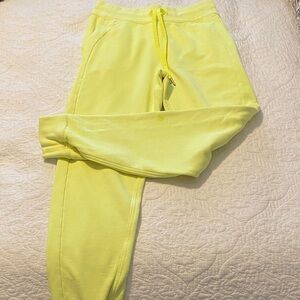 Lululemon Scuba HR Jogger in Neon Yellow wash size 4